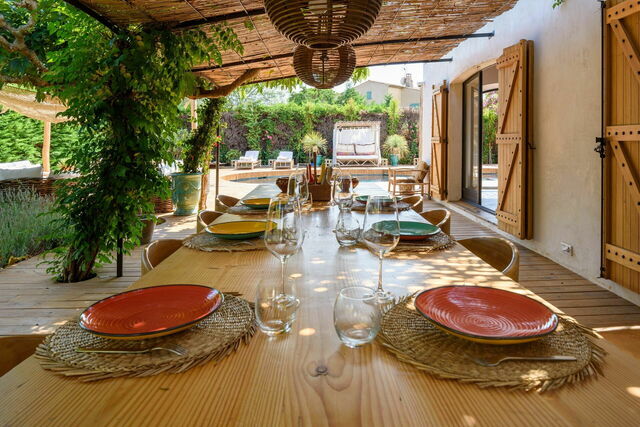 Villa Cicadis, repas en plein air