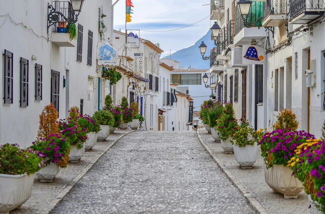 Rue fleurie à Altea