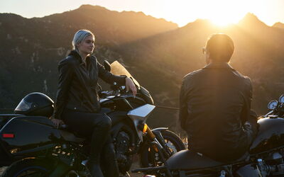 Un couple à moto