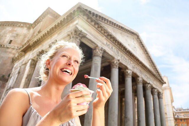Manger une glace au Panthéon