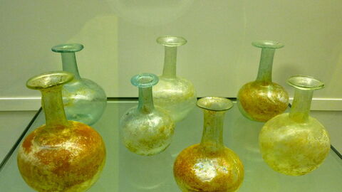 Bouteilles en verre, musée du verre antique