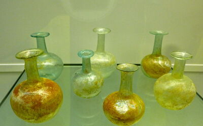 Bouteilles en verre, musée du verre antique