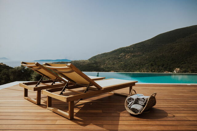 Villa Sivota, au bord de la piscine