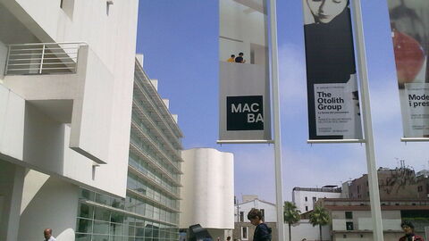 MACBA, extérieur
