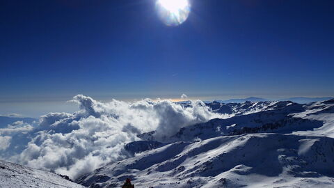 Skier dans la Sierra Nevada