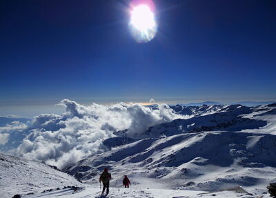 Skier dans la Sierra Nevada
