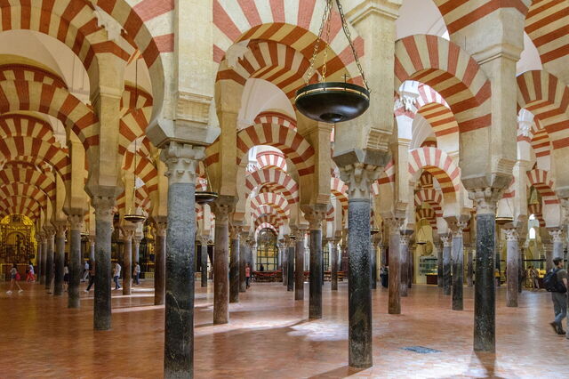 Salle principale de la grande mosquée de Cordoue