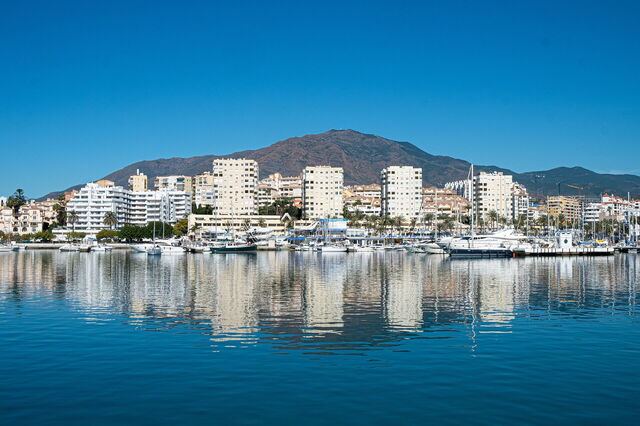 Vue sur le port de plaisance d'Estepona