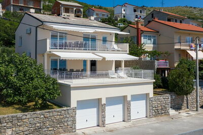 Villa Gustav, Extérieur