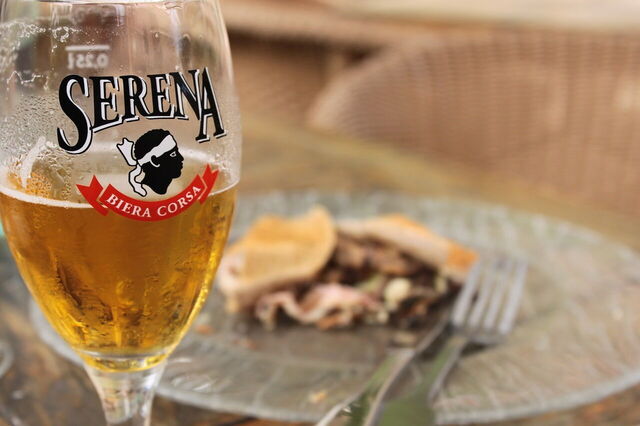 Déguster une bière en Corse
