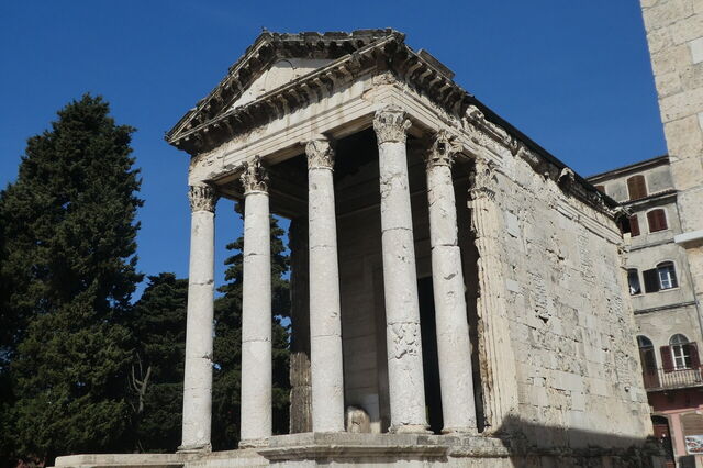 Temple d'Auguste, Pula