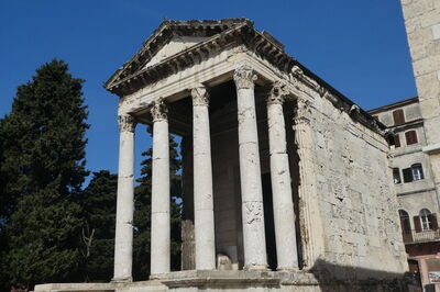 Temple d'Auguste, Pula