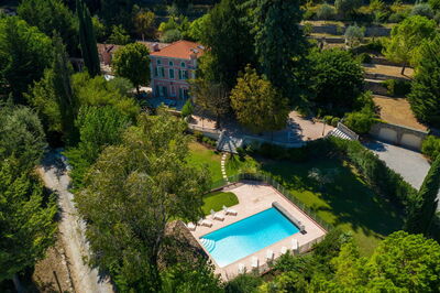 La Verdière, extérieur