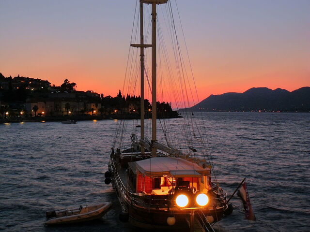 Korčula, port le soir