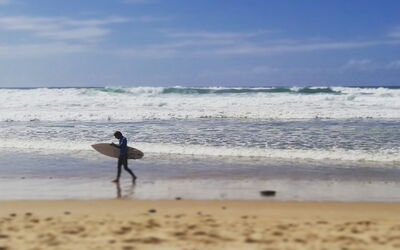 Un surfeur à Lacanau