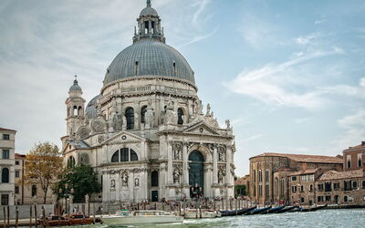 Santa Maria della Salute, extérieur