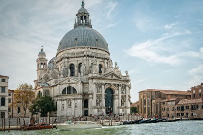 Santa Maria della Salute, extérieur