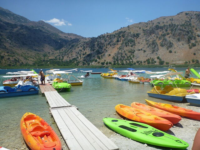Lac Kournas, kayak