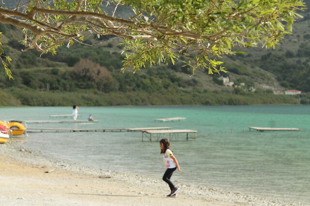 Lac Kournas, plage