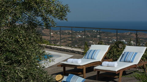 Villa Ethniki, au bord de la piscine