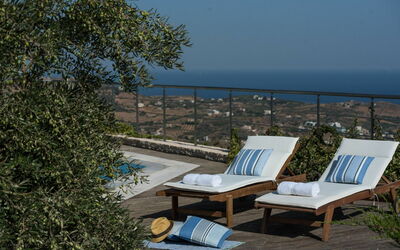 Villa Ethniki, au bord de la piscine