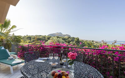 Logement:&nbsp;Cicladi Santorini 100.7