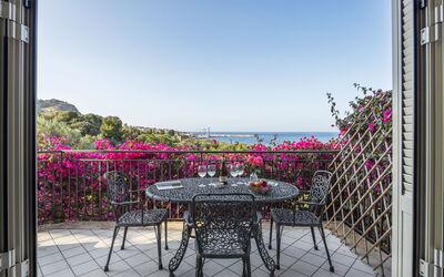 Logement:&nbsp;Cicladi Santorini 100.7