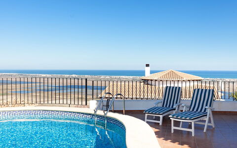 Stella: Ciel, L'Eau, Propriété, Meubles, Bleu, Station Balnéaire, Piscine, Mobilier De Jardin, Balancelle, Loisir