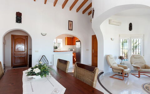 Stella: Bâtiment, Meubles, Table, Cadre, Propriété, Blanc, Chaise, Design Intérieur, Maison, Plante D'Appartement