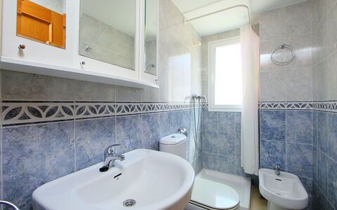 Gemelos: Miroir, Robinet, Luminaire Plomberie, Lavabo, Évier, Propriété, Violet, Salle De Bains, Design Intérieur, Bâtiment