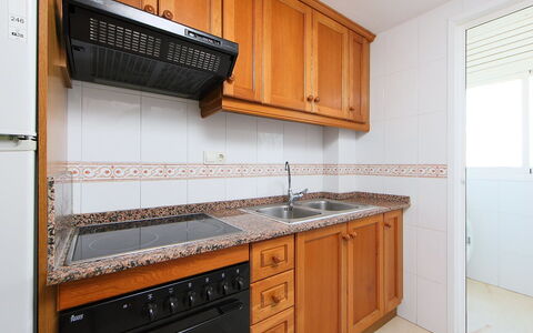 Gemelos: Comptoir, Cabinetry, Propriété, Meubles, Appareil De Cuisine, Cuisine, Cuisinière, Bois, Électroménager, Éclairage