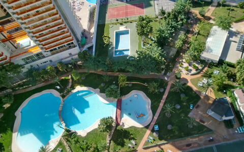 Gemelos: Jour, Propriété, Bâtiment, Plante, La Nature, Design Urbain, Végétation, Condominium, Biome, Piscine
