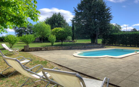 Gite Curel: Nuage, Ciel, Plante, L'Eau, Ombre, Arbre, Piscine, Mobilier De Jardin, Herbe, Loisir