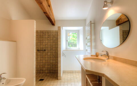 Gite Curel: Miroir, Propriété, Luminaire Plomberie, Bâtiment, Salle De Bains, Robinet, Évier, Bois, Éclairage