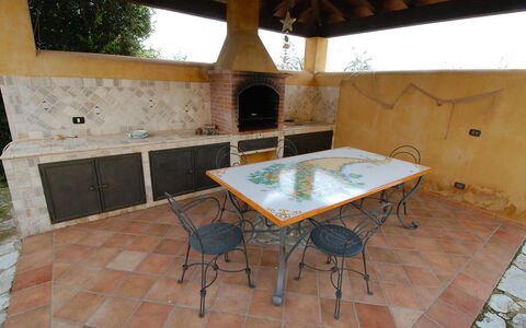 Bel Villa: Propriété, Pièce, Sol, Bâtiment, Maison, Maconnerie Four, Tuile, Meubles, Sol, Cuisine