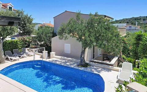Vinka: Piscine, Zone Résidentielle, Recours, Mobilier De Jardin, Domicile, Composite, Biens, Eco Hôtel, Ombre, Villa