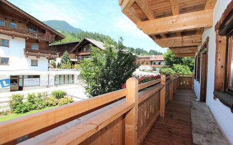 Stiplerhof: Ciel, Bâtiment, Plante, Propriété, Fenêtre, Bois, Nuage, Maison, Arbre, Loisir