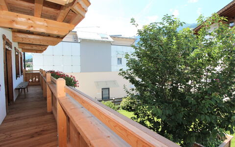 Stiplerhof: Ciel, Jour, Propriété, Bâtiment, Nuage, Bois, Architecture, Ombre, Plante, Immobilier