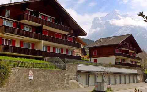 Chalet Beausite: Nuage, Ciel, Bâtiment, Plante, Fenêtre, Design Urbain, Montagne, Façade, Zone Rurale, Paysage
