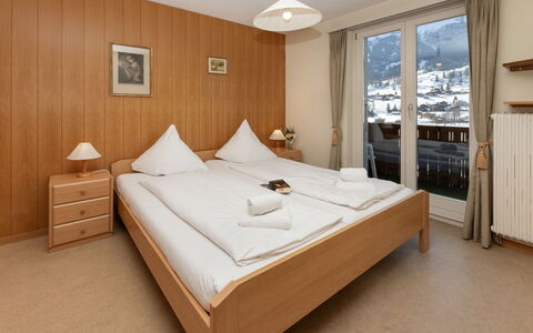 Chalet Beausite: Bois, Meubles, Design Intérieur, Chambre, Lit, Plafond, Drap De Lit, Pièce, Cadre De Lit, Literie