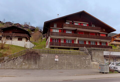 Chalet Beausite: Ciel, Bâtiment, Propriété, Fenêtre, Plante, Maison, Lot Terre, Design Urbain, Voiture, Asphalte