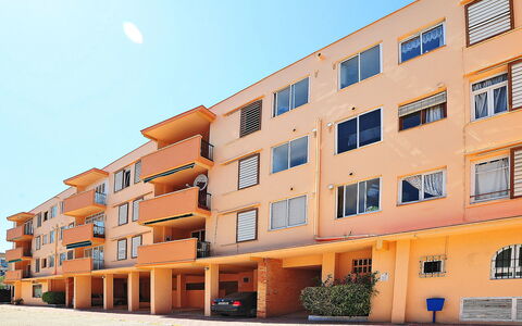 L'Ancora: Bâtiment, Ciel, Fenêtre, Propriété, Plante, Éclairage, Design Urbain, Condominium, Quartier, Zone Résidentielle