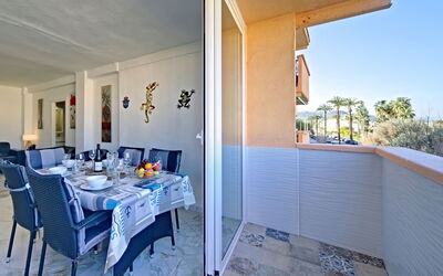 Jávea 417: Meubles, Table, Chaise, Bâtiment, Ombre, Design Intérieur, Sol, Décoration, Sol, Table Cuisine Et Salle A Manger