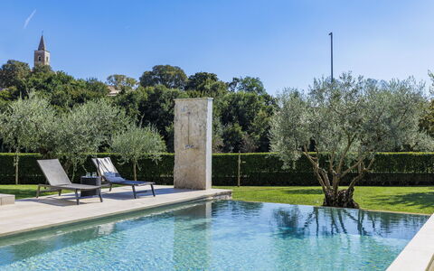 Luna Nera: L'Eau, Ciel, Plante, Bleu Azur, Piscine, Paysage Naturel, Arbre, Herbe, Loisir, Paysage
