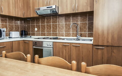 Privlaka 137: Marron, Robinet, Comptoir, Cabinetry, Evier, Luminaire Plomberie, Évier, Meubles, Cuisine, Bois