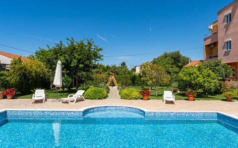 Privlaka 137: L'Eau, Ciel, Plante, Bleu, Arbre, Piscine, Bâtiment, Loisir, Immobilier, Composite