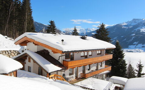 Zell am Ziller 180: Ciel, Neige, Bâtiment, Montagne, Propriété, Fenêtre, Arbre, Pente, Maison, Gelé