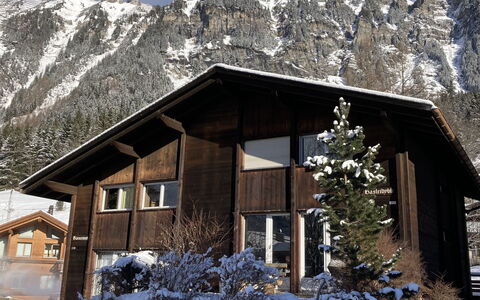 Bärnermutz: Plante, Neige, Bâtiment, Propriété, Montagne, Fenêtre, La Nature, Maison, Pente, Architecture