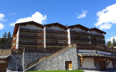 Antares R05: Nuage, Ciel, Plante, Bâtiment, Arbre, Design Urbain, Lot Terre, Immobilier, Façade, Condominium