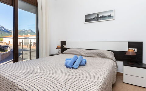 Casa Paloma 1: Meubles, Confort, Bâtiment, Bleu Azur, Textile, Cadre De Lit, Bois, Lit, Oreiller, Sol